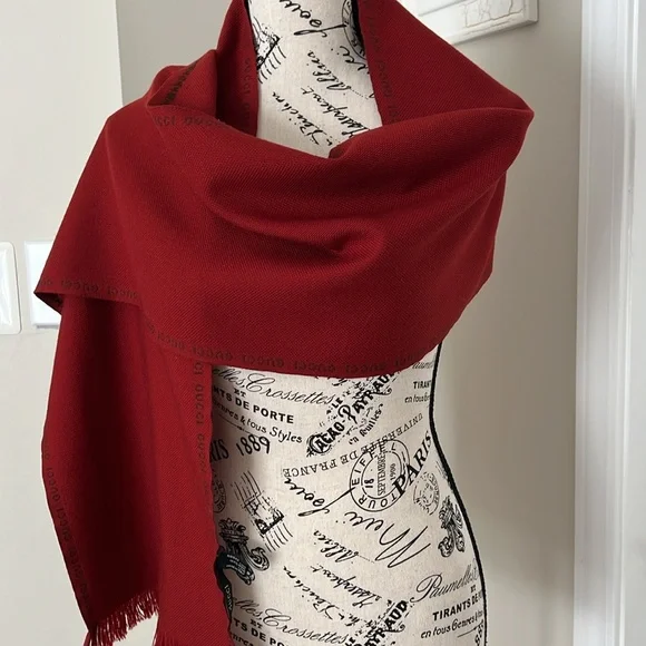 Gucci Wool Scarf 🧣 - Picture 3 of 10